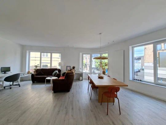 Zeer ruim gerenoveerd appartement te Hasselt - foto 1