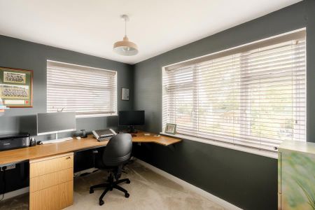 4 bedroom semi-detached house to rent - Photo 2