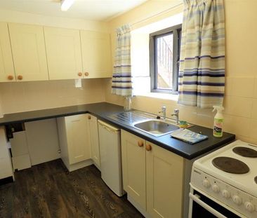 1 bedroom ground floor flat to rent - Photo 3