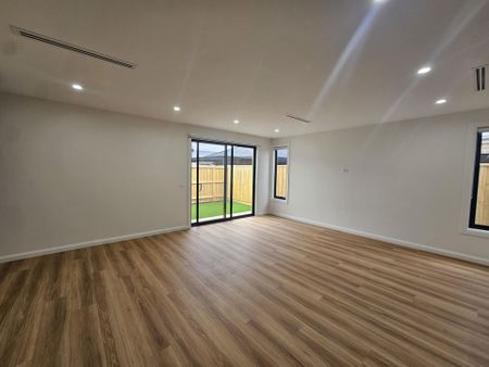 Stunning Family Home - Photo 2