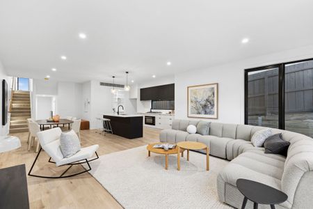 Stunning, Spacious Brand New Town Residence with Park Views - River Precinct - Photo 4