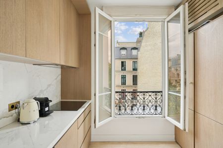 Appartement d'exception au cœur du Triangle d'Or - Champs-Élysée - Photo 4