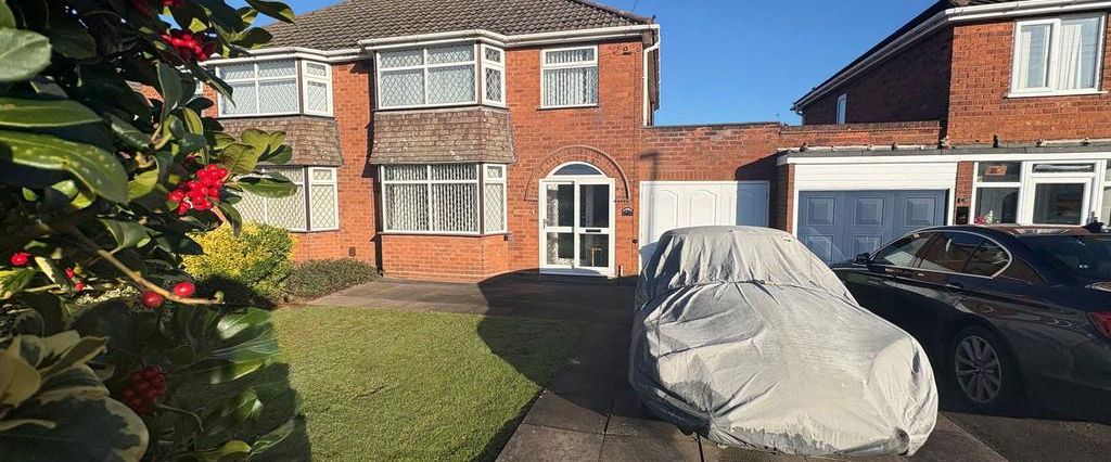 3 bedroom semi-detached house to rent - Photo 1