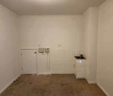 Stylish 2-Bedroom Townhouse - Photo 3