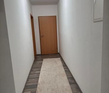 Helle Dachgeschosswohnung: 3 Zimmer plus Wohnküche, modernes Bad - Photo 4