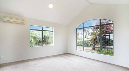 Sought-After Flat Bush Location! - Photo 3