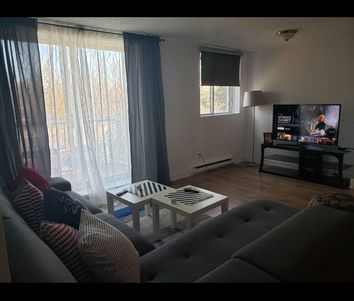 Condo à Louer - Photo 1