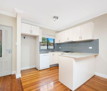 Spacious Three Bedroom Townhouse In Marrickville - Photo 5