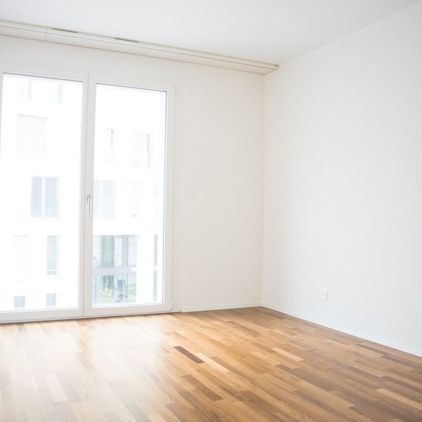 Appartement de 3.5 pièces au 5ème étage d'environ 97.00 m2 avec deux loggias. - Foto 1