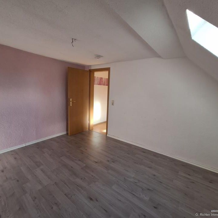 Großzügige 2-Zimmer Dachgeschosswohnung mit Abstellkammer - Foto 1