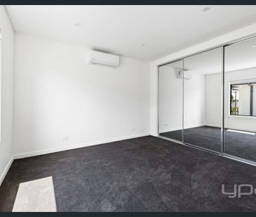 Clean, Convenient Townhouse! - Photo 3