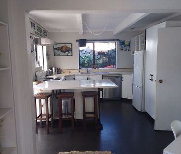Fully Furnished Townhouse Short/Med Terms Welcome - Photo 6