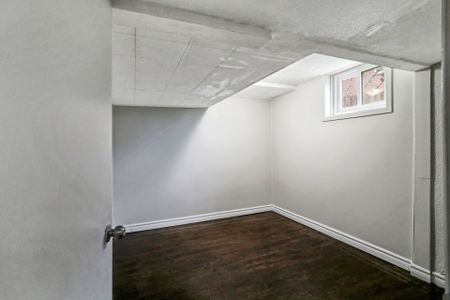 For Lease - 16 Kingsdown Drive Unit# Lower, Toronto, Ontario - Photo 4