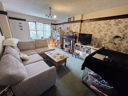 3 bedroom semi-detached house to rent - Photo 2