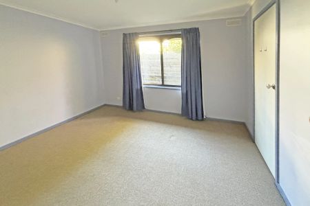 Conveniently Located - Photo 3