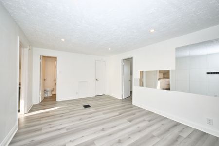 For Lease - 6172 William Street Unit# 2, Niagara Falls, Ontario - Photo 3