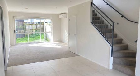 Spacious 4-Bedroom, 2-Bathroom Home with 2 Living Areas - Photo 2