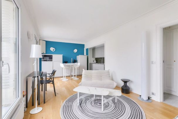 Location appartement, Paris 16ème (75016), 2 pièces, 41.88 m², ref 85570606 - Photo 1