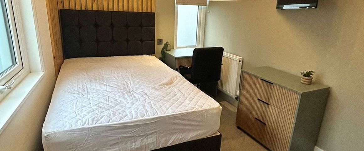 Colwick Road Room 1 - Photo 1