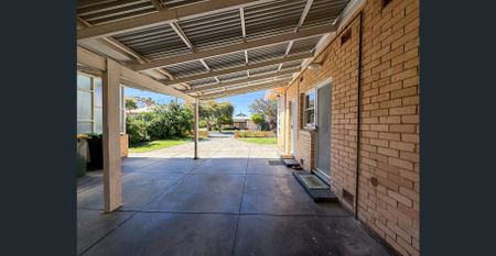 Beachside lifestyle in beautiful Hove - Photo 4