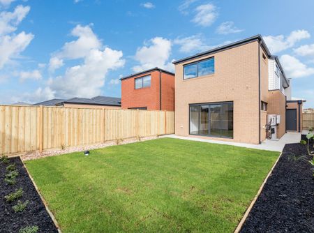 39 Solsbury Crescent, Keysborough VIC 3173 - House For Rent | Domain - Photo 2