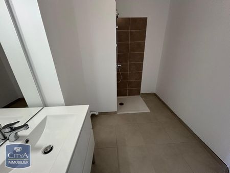 Location Appartement 1 pièce 48m² PORT DE BOUC 13110 - Photo 3