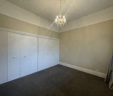 Tidy Two Bedroom - Photo 4