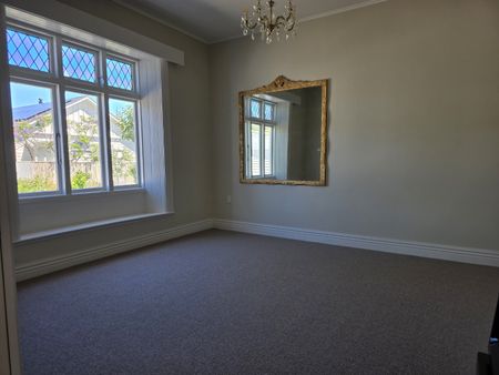 Absolute Stunner! - Photo 3