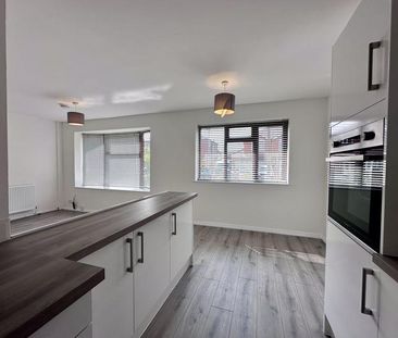 2 bedroom semi-detached bungalow to rent - Photo 3