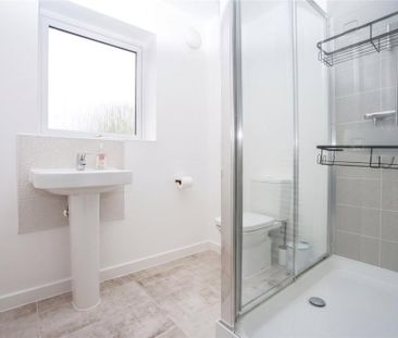4 bedroom semi-detached house to rent - Photo 4