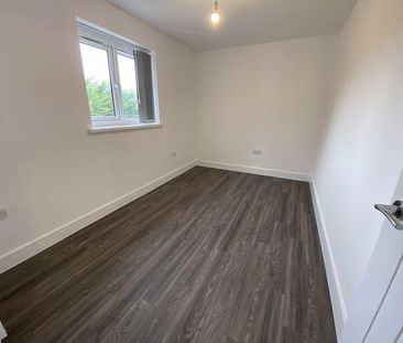 3 bedroom flat to rent - Photo 3