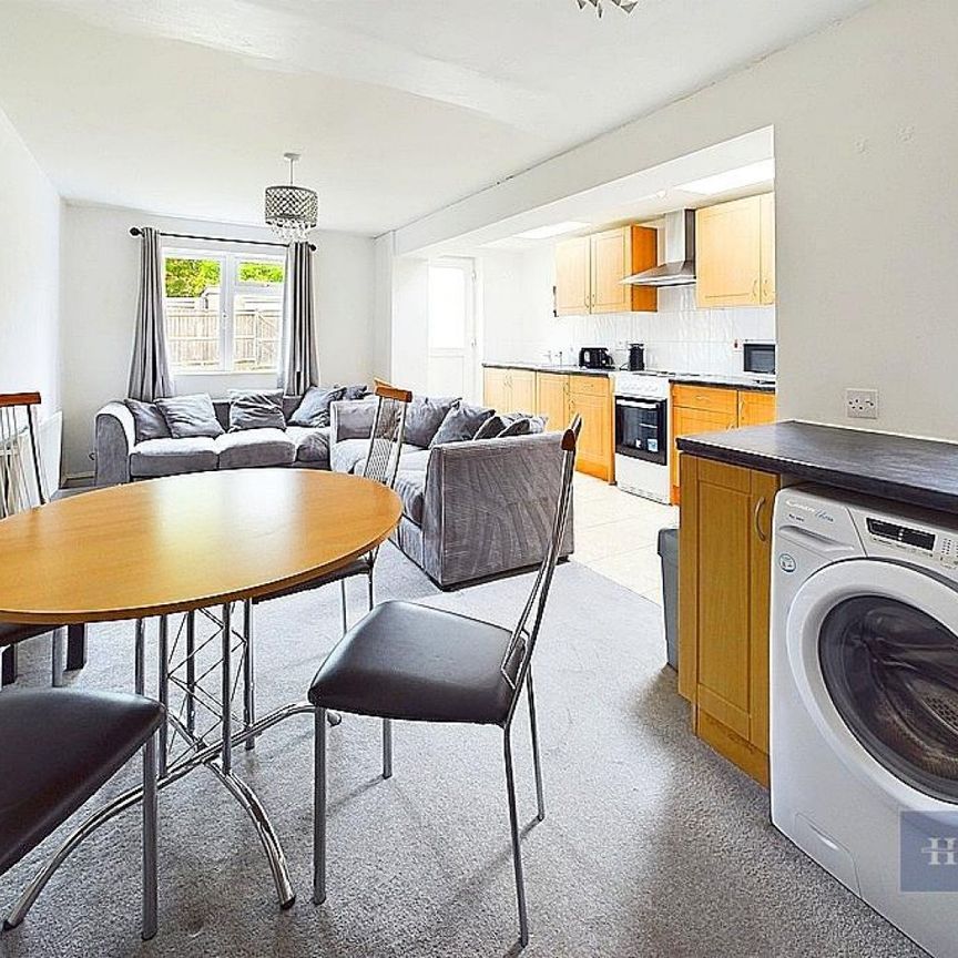 5 bedroom House To Let - Photo 1