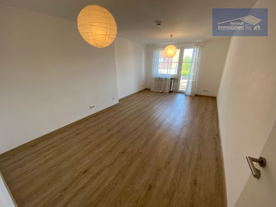 Komplett renovierte 2-Zimmer-Wohnung mit Westbalkon, Lechblick & TG-Stellplatz, direkt im Zentrum - Photo 1