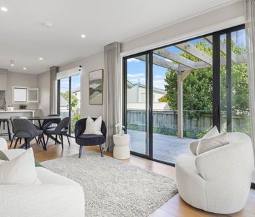 Luxury Townhouse in The Bays - Photo 4