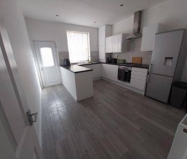 2 bedroom terraced house to rent - Photo 2