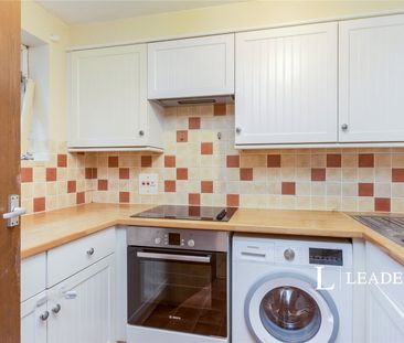 2 bedroom maisonette to rent Badgers Copse, BR6 - Photo 3