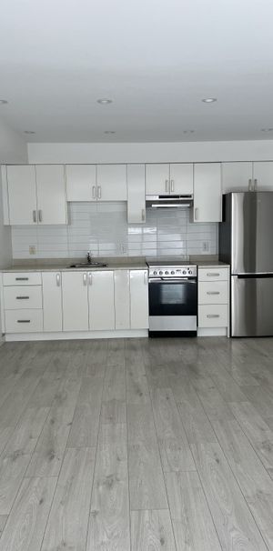 Gary Manor - Photo 1