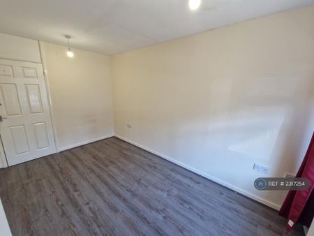 5 bedroom semi-detached house to rent - Photo 4