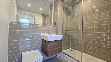 AVAILABLE NOW! | FULLY FURNISHED | BRAND NEW DEVELOPMENT FINISHED TO A HIGH QUALITY | COMMUNAL GARDEN SPACES | EXCELLENT TRANSPORT LINKS | SECURE ENTRY SYSTEM | COMMUNAL LOUNGE - Photo 5