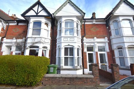 4 bedroom terraced house to rent - Photo 3