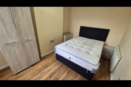 4 Bed Terraced House, Caythorpe Street, M14 - Photo 4