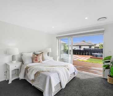 Executive Four Bedroom Family Home! - Photo 2