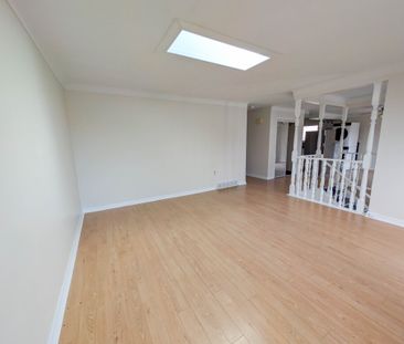 Spacious 3 Bedroom Main Unit in Thorold! - Photo 3