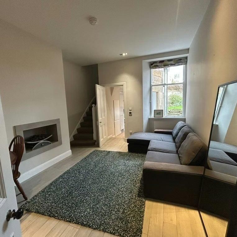 3 bedroom flat to rent - Photo 1