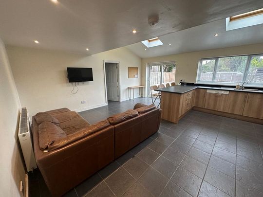 5 bedroom semi-detached house to rent - Photo 1