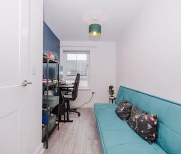 3 bedroom end of terrace house to rent - Photo 5