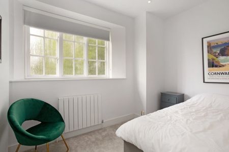 3 bedroom flat to rent - Photo 5