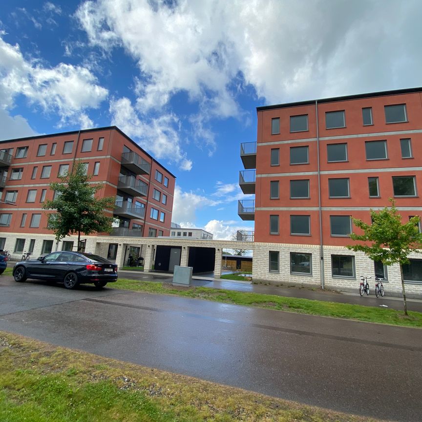 Trapetsgatan 14 - Photo 1