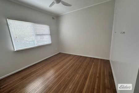 Light and airy 3 bedda, Walk to Hospital. - Photo 4