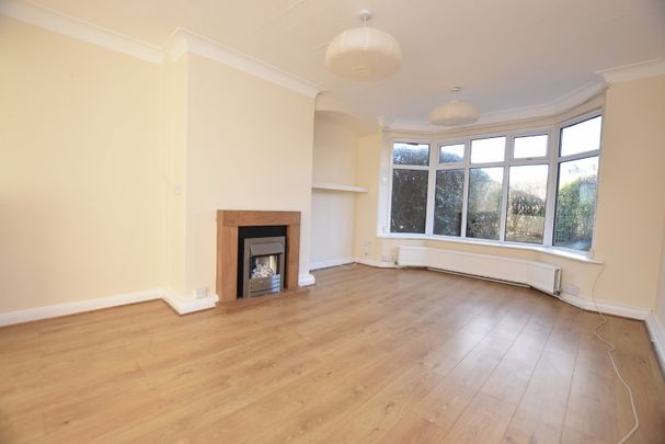 17, Moor Grange Drive, Leeds, West Yorkshire, LS16 5BW - Photo 1